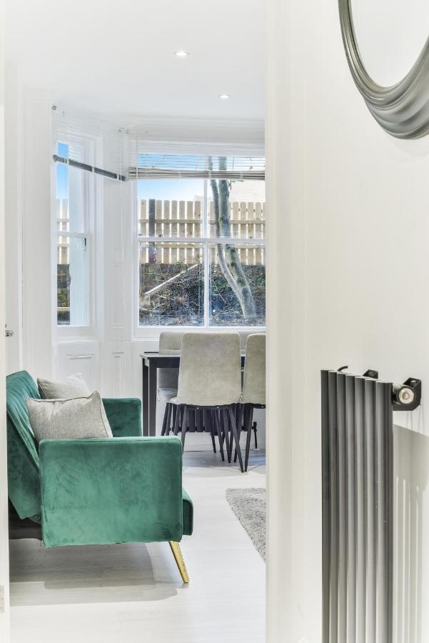 Amazing 2 Bed Apartment Clapham North Londres Exterior foto